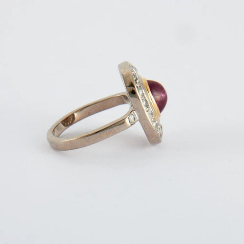 Bague 56 Bague en or jaune et blanc, rubis et diamants 58 Facettes