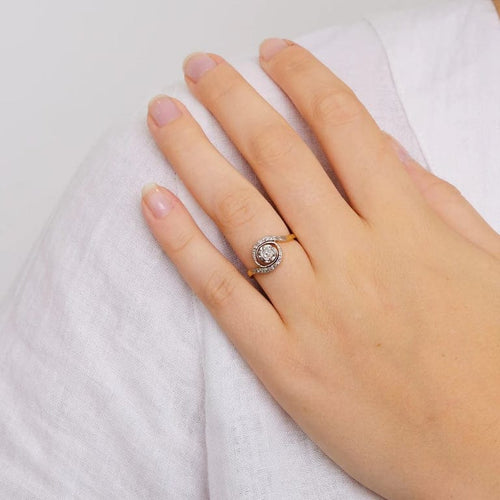 Bague 53 Bague Tourbillon en or jaune et blanc 750 sertie de diamants 58 Facettes