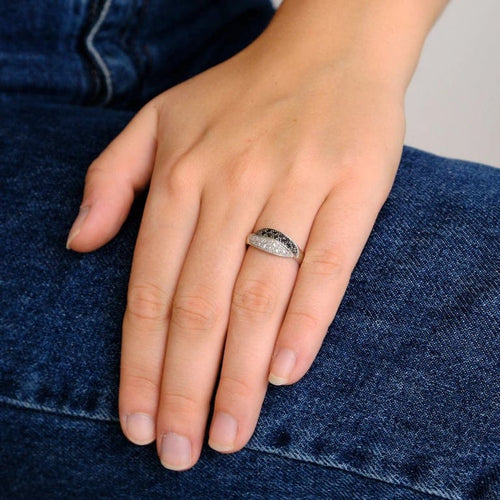 Bague 54 Bague en or blanc 750 pavée de diamants noirs et blancs 58 Facettes