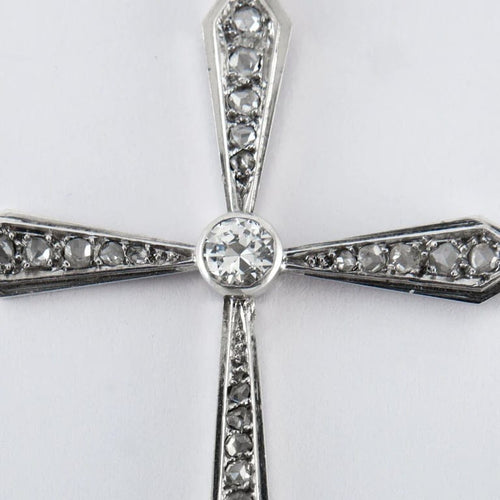 Pendentif Croix ancienne - Pendentif en or blanc et diamants 58 Facettes
