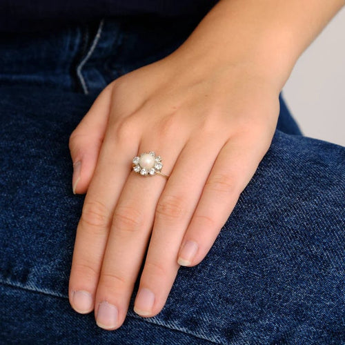 Bague 57 Bague tourbillon vintage en or blanc 750, perle Akoya et diamants 58 Facettes