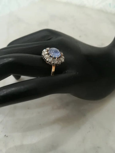Bague 54 Bague Pompadour saphir cabochon et diamants en or jaune et or blanc 58 Facettes