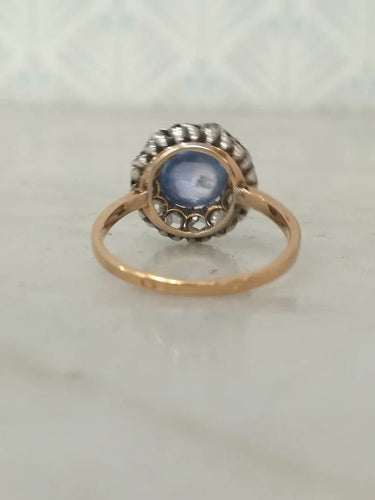 Bague 54 Bague Pompadour saphir cabochon et diamants en or jaune et or blanc 58 Facettes