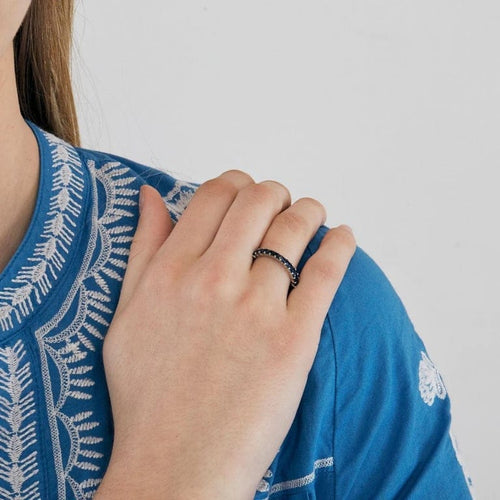 Bague 54 Demi-alliance - Bague en or blanc 750 sertie de saphirs 58 Facettes