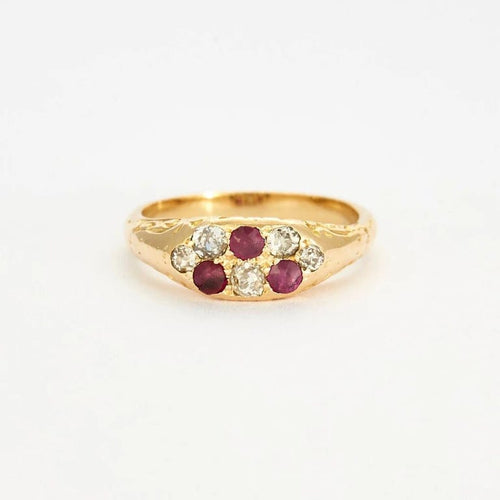 Bague 54.5 Bague jarretière ancienne en or jaune 18K, rubis et diamants 58 Facettes