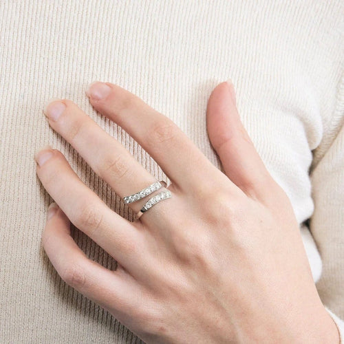 Bague 52 Bague vague en or blanc 18 ct et platine, diamants 58 Facettes