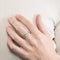 Bague 52 Bague vague en or blanc 18 ct et platine, diamants 58 Facettes