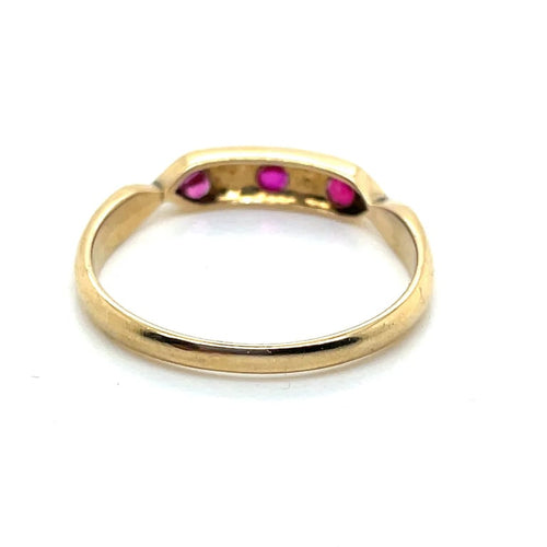 Bague 55 Bague jarretière ancienne en or jaune, demi-perles et pierres rouges 58 Facettes