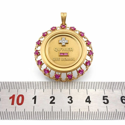 Pendentif Augis - Médaille d’amour en or jaune 18 carats, rubis et diamants 58 Facettes