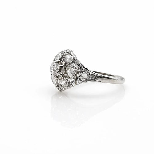Bague 54 Bague ancienne années 1940 en or blanc 18 carats et platine, diamants 58 Facettes
