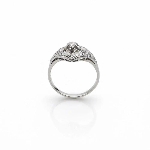 Bague 54 Bague ancienne années 1940 en or blanc 18 carats et platine, diamants 58 Facettes