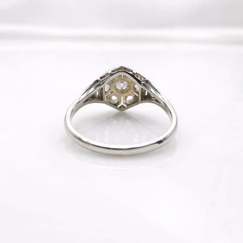 Bague 54 Bague ancienne années 1940 en or blanc 18 carats et platine, diamants 58 Facettes