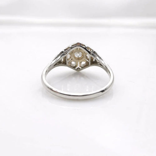 Bague 54 Bague ancienne années 1940 en or blanc 18 carats et platine, diamants 58 Facettes