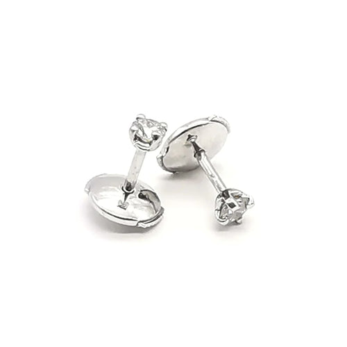 Boucles d'oreilles 1.30 grammes Boucles d’oreilles puces en or blanc 18 carats et diamants 58 Facettes
