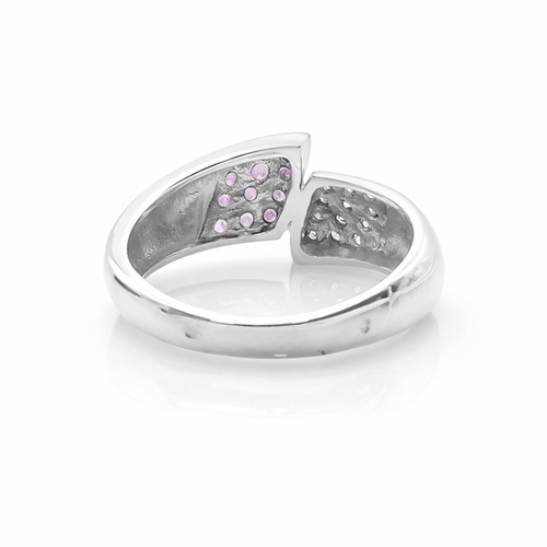 Bague 54 Bague en or blanc, diamants et saphirs roses 58 Facettes