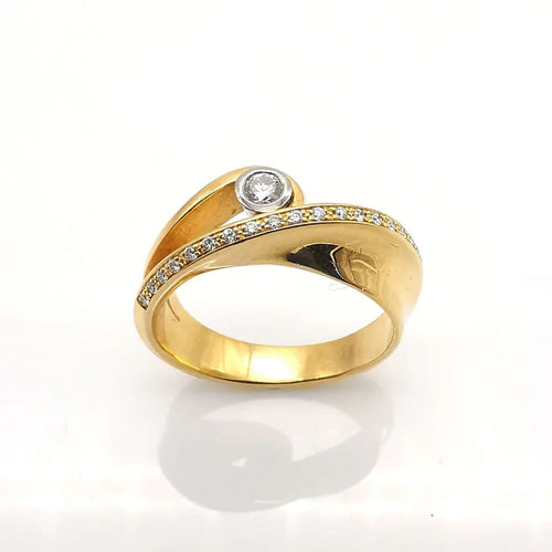 Bague 55 Bague en or jaune et diamants 58 Facettes