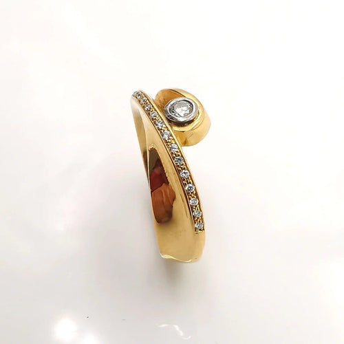 Bague 55 Bague en or jaune et diamants 58 Facettes