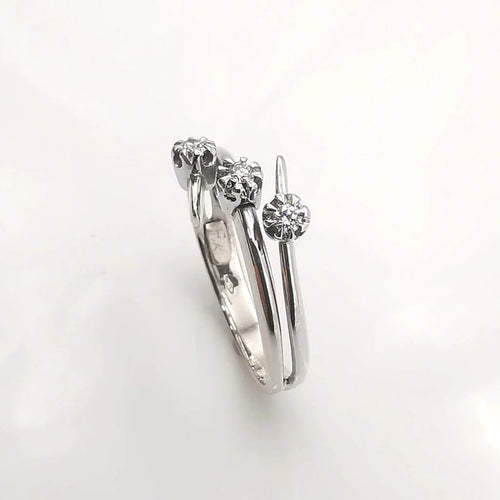 Bague 56 Bague en or blanc 18 carats sertie de 3 diamants 58 Facettes