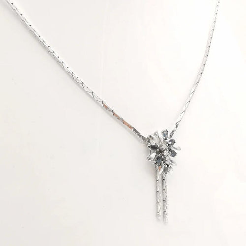 Collier Collier en or blanc 18 carats avec saphirs et diamants 58 Facettes