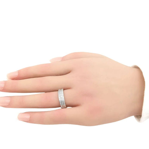 Bague 55 Bague en or blanc 18 carats pavée de diamants 58 Facettes