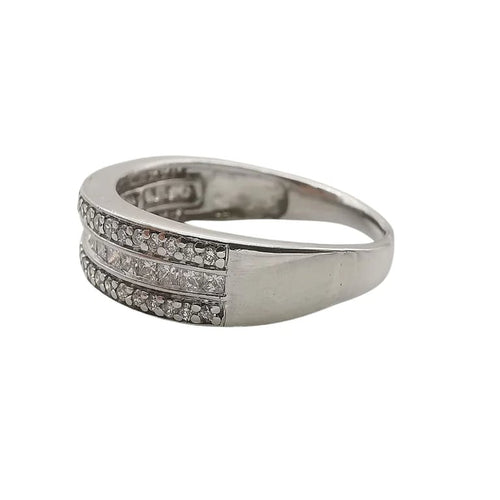 Bague 55 Bague en or blanc 18 carats pavée de diamants 58 Facettes