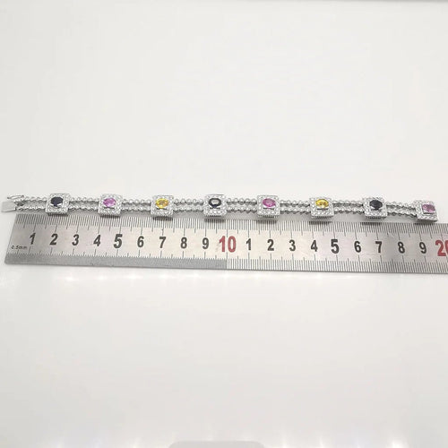 Bracelet Bracelet en or blanc 18 carats saphirs multicolores et diamants 58 Facettes Bracelet or blanc saphirs diamants certifié HRD Anvers