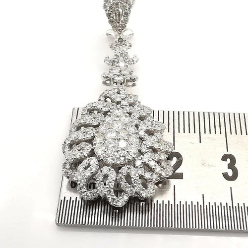 Collier Collier en or blanc 18 carats et diamants taille brillant 58 Facettes