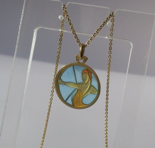 Pendentif Cartier - Pendentif Sagittaire en or jaune et émail plique-à-jour 58 Facettes
