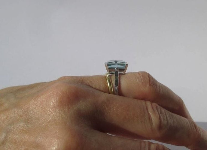 Bague 53.5 Bague cocktail rectangulaire en platine avec aigue-marine 7 carats 58 Facettes