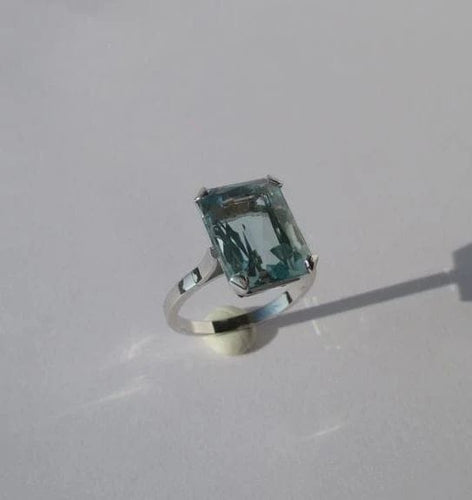 Bague 53.5 Bague cocktail rectangulaire en platine avec aigue-marine 7 carats 58 Facettes