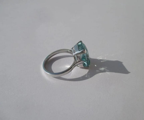 Bague 53.5 Bague cocktail rectangulaire en platine avec aigue-marine 7 carats 58 Facettes