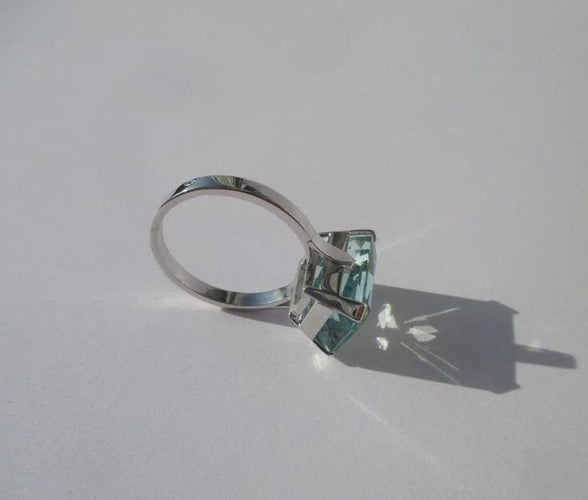 Bague 53.5 Bague cocktail rectangulaire en platine avec aigue-marine 7 carats 58 Facettes