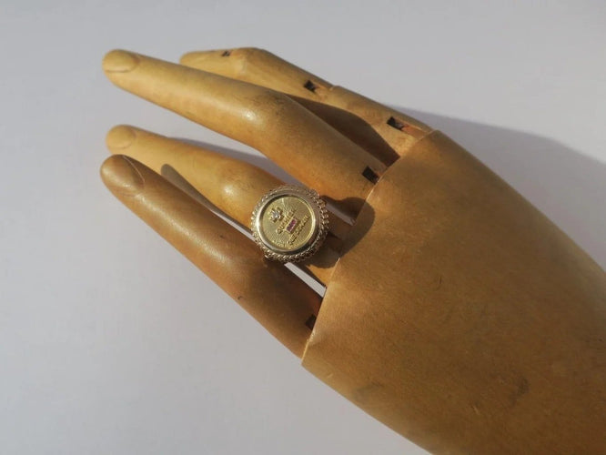 Bague 50 A. Augis - Bague chevalière Médaille d’Amour en or jaune, diamant et rubis 58 Facettes