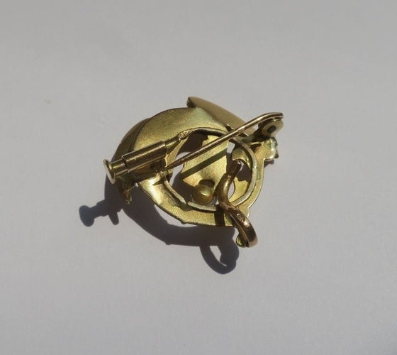 Broche Broche chimère en or jaune 18 carats et perle 58 Facettes