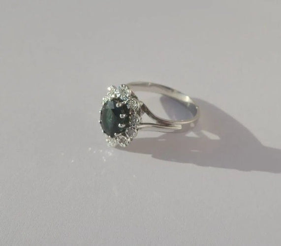 Bague 55 Bague Pompadour saphir vert et diamants en or blanc 18 carats 58 Facettes