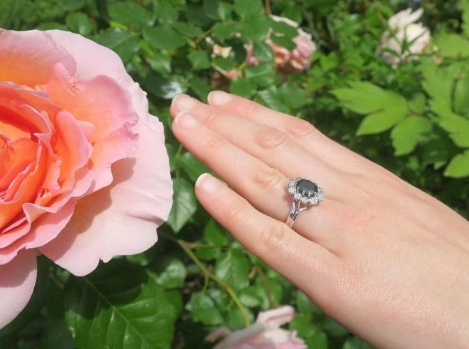 Bague 55 Bague Pompadour saphir vert et diamants en or blanc 18 carats 58 Facettes