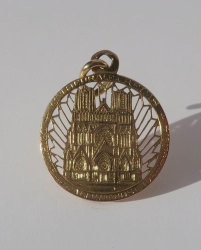 Pendentif Pendentif commémoratif Cathédrale de Reims en or jaune 58 Facettes