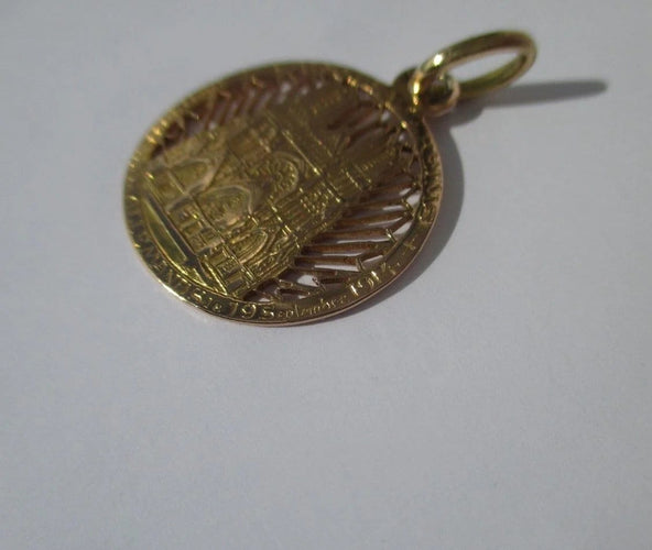 Pendentif Pendentif commémoratif Cathédrale de Reims en or jaune 58 Facettes