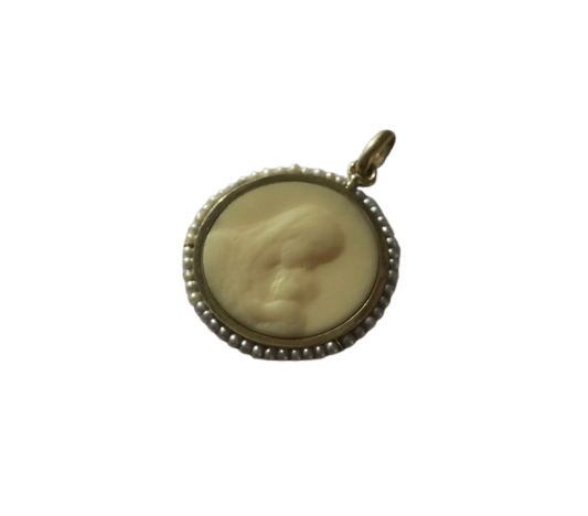 Pendentif Art nouveau - Pendentif médaille Vierge à l’Enfant en or jaune 18 carats et perles fines 58 Facettes