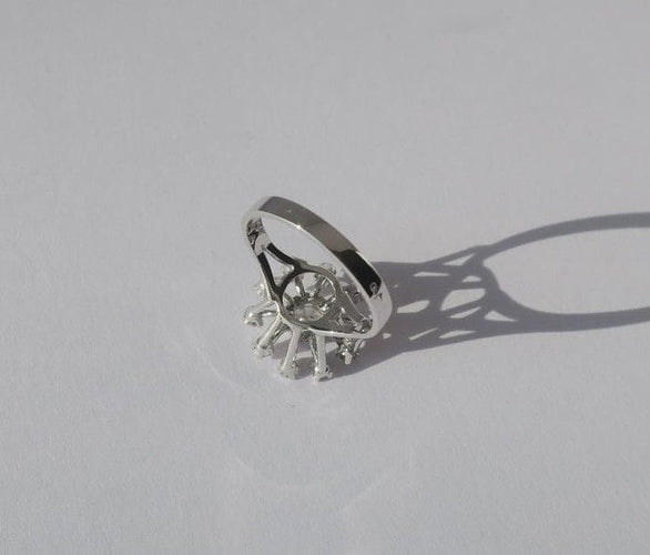 Bague 51 Bague marguerite en or blanc, platine et diamants 58 Facettes