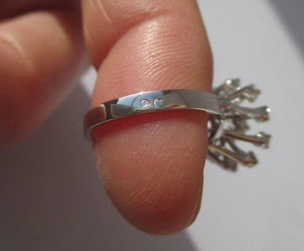 Bague 51 Bague marguerite en or blanc, platine et diamants 58 Facettes