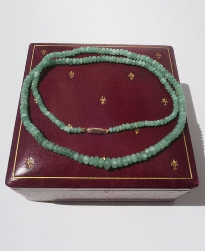 Collier Collier de perles d’émeraudes naturelles avec fermoir en or rose 18 carats 58 Facettes