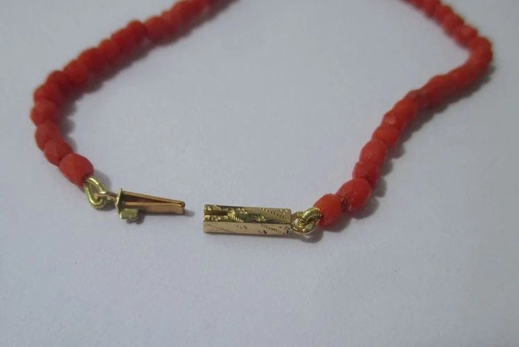 Bracelet Bracelet régional XIXe en corail et or rose 58 Facettes
