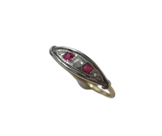 Bague 50.5 Bague jarretière Art déco en or jaune, platine, diamants et rubis 58 Facettes