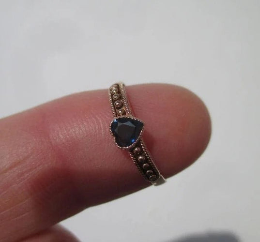 Bague 50 Bague cœur saphir solitaire en or rose 18 carats 58 Facettes