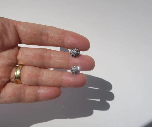 Boucles d'oreilles Boucles d'oreilles clous vintage en or blanc et diamants 58 Facettes