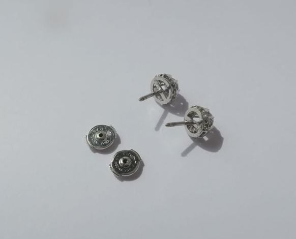 Boucles d'oreilles Boucles d'oreilles clous vintage en or blanc et diamants 58 Facettes