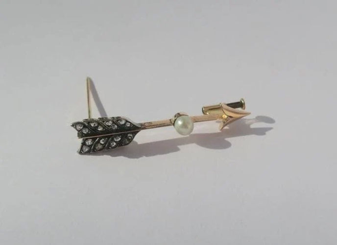 Broche Broche flèche en or rose 18 carats, perle fine et diamants 58 Facettes