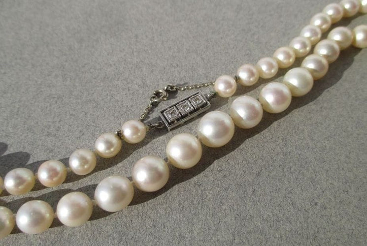 Collier Collier ras du cou Akoya - Perles de culture et fermoir en or blanc 18 carats diamants 58 Facettes