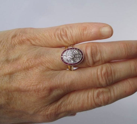 Bague 57 Art Déco - Bague en or blanc, diamants et rubis 58 Facettes